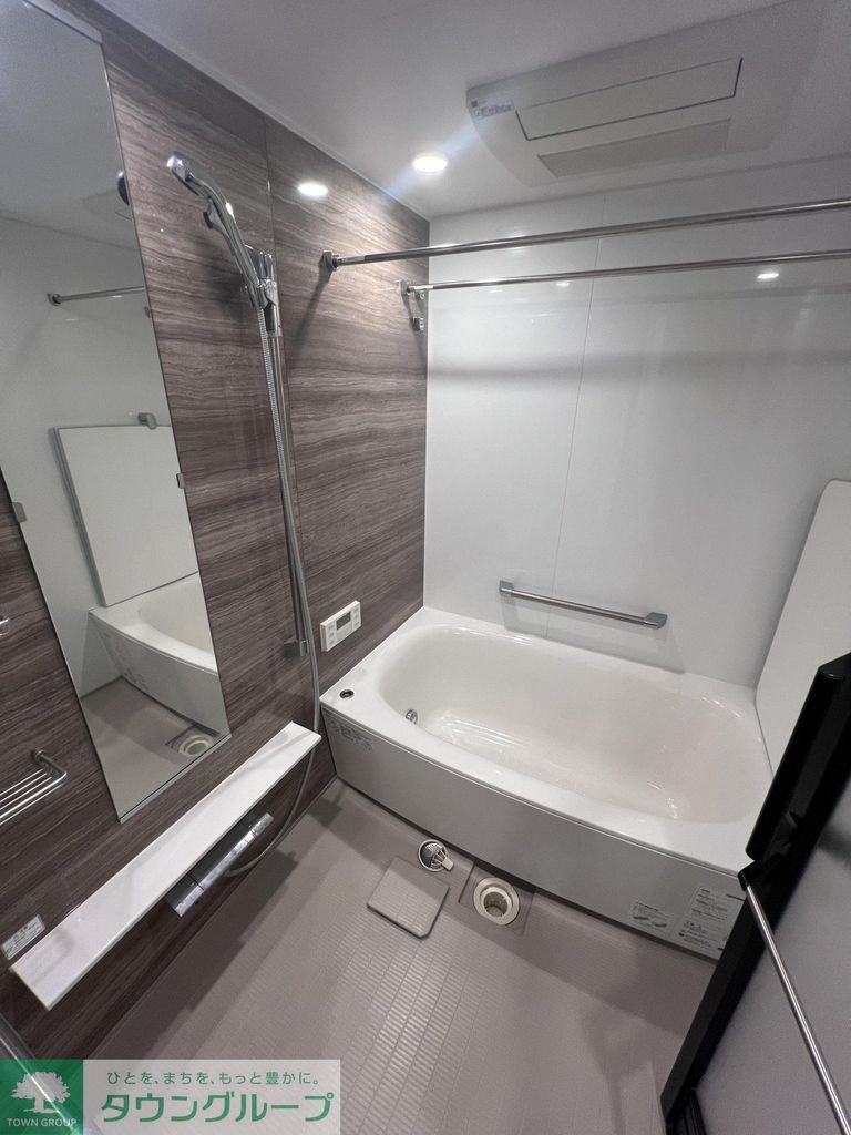 バス・シャワールーム　クリーニング前です。