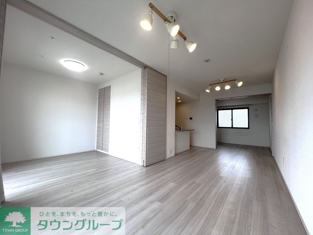 居室・リビング　クリーニング前です。