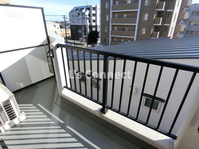 バルコニー　３階のお部屋で洗濯物もたくさん干せます。