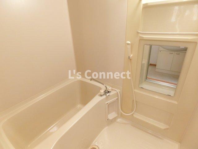 バス・シャワールーム　給湯式のお風呂。