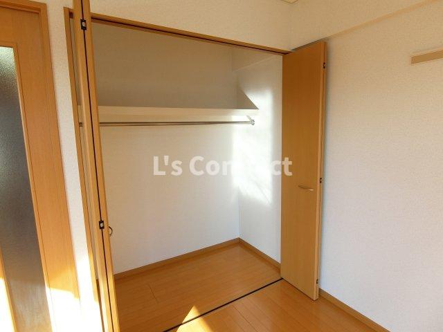 収納　クローゼットでお荷物もすっきり収納。