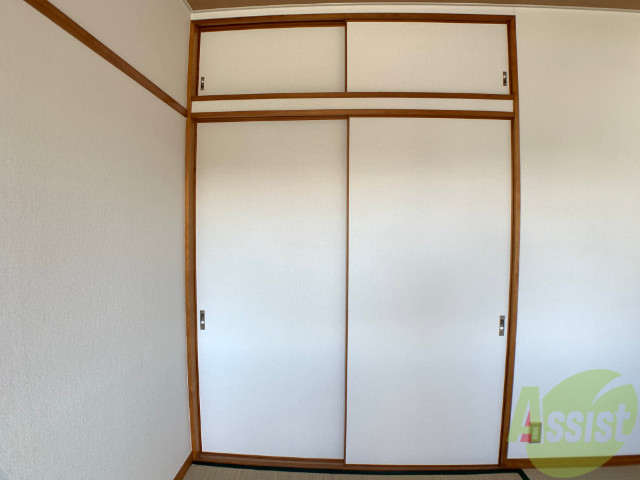 収納　寝室に収納がありました。お洋服や荷物はここへ。