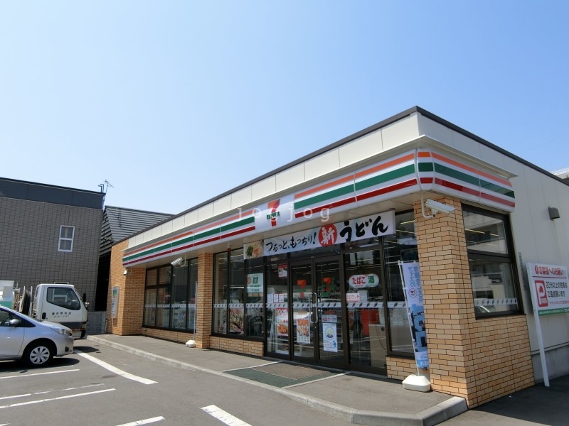 コンビニ　セブンイレブン札幌新琴似9条店（コンビニ）まで718m