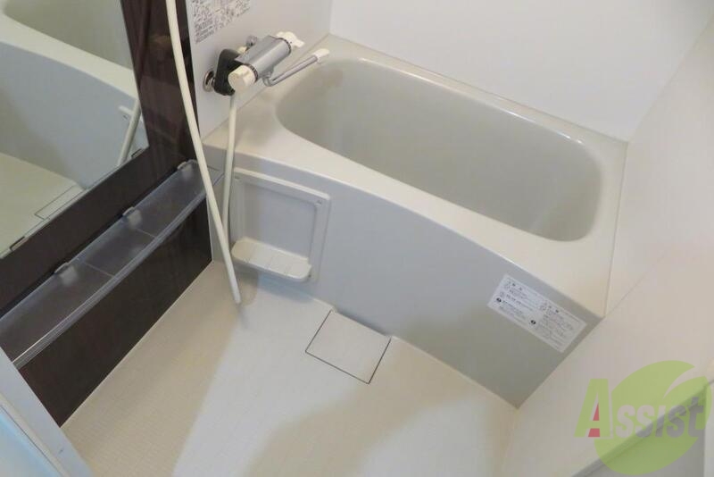 バス・シャワールーム　足をのばしてゆっくりお風呂にはいれそうですね