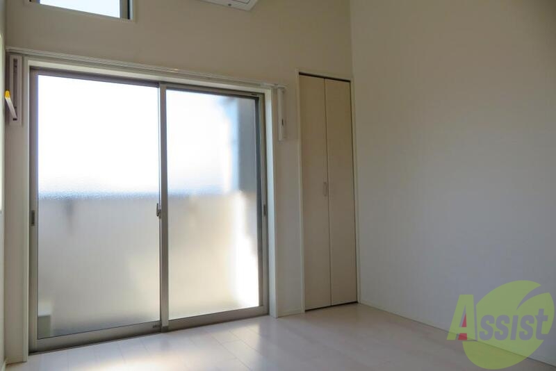 居室・リビング　天井も高い開放感いっぱいの５．９帖のリビングになります