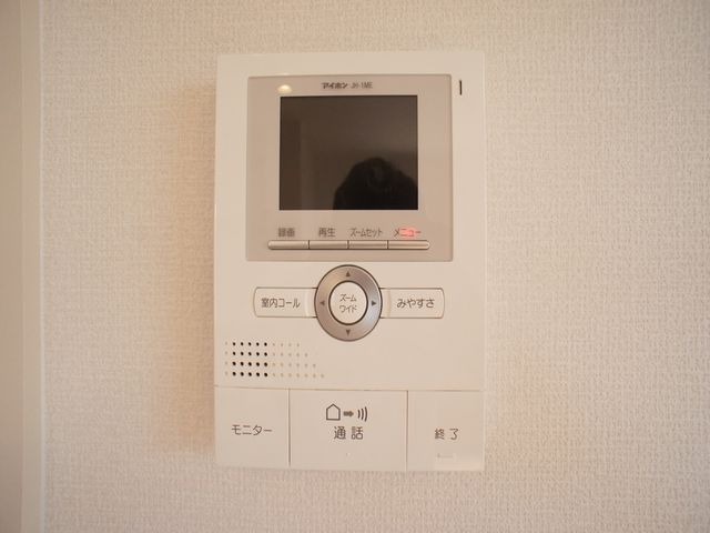 セキュリティ　訪問者の確認ができるTVドアホン付きです♪
