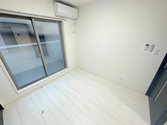 その他部屋・スペース　ゆとりのあるベッドルームで快適な睡眠をとってくださいね。