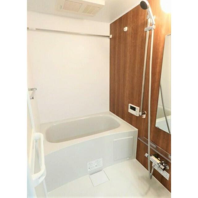 バス・シャワールーム　追い焚き機能、浴室乾燥機付きバス。