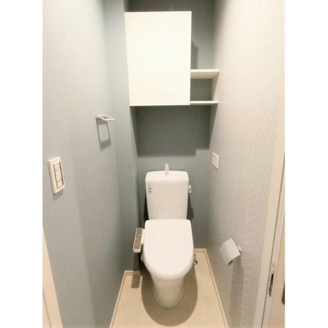 トイレ　温水洗浄便座。