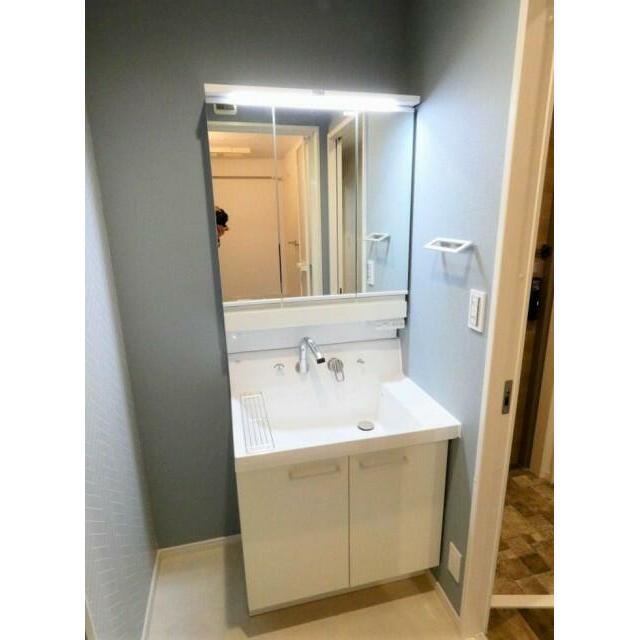 洗面設備　嬉しい独立洗面台付き。