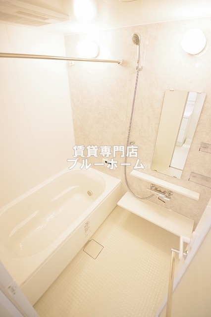 バス・シャワールーム　追い焚き・浴室乾燥機能付き！