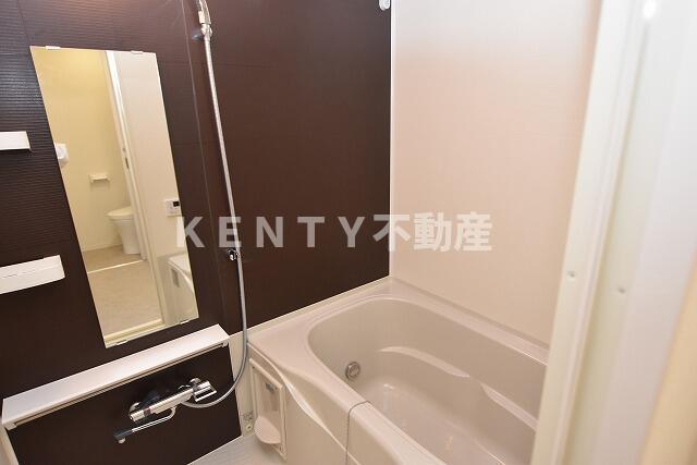 バス・シャワールーム　落ち着いた空間のお風呂です