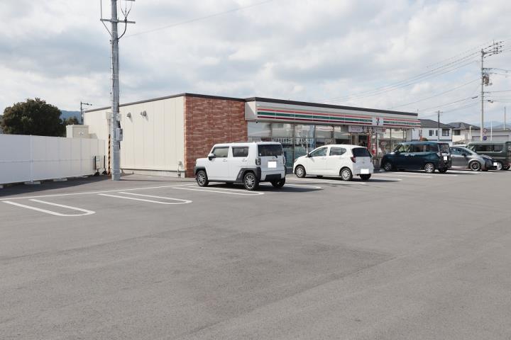 コンビニ　セブンイレブン（コンビニ）まで1357m