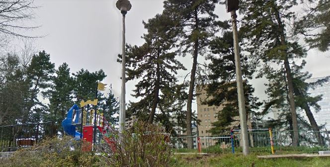 公園　五番町児童遊園（公園）まで670m