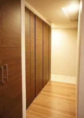 玄関　☆玄関収納付きの広々玄関☆