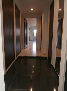 玄関　※別部屋の参考写真です。