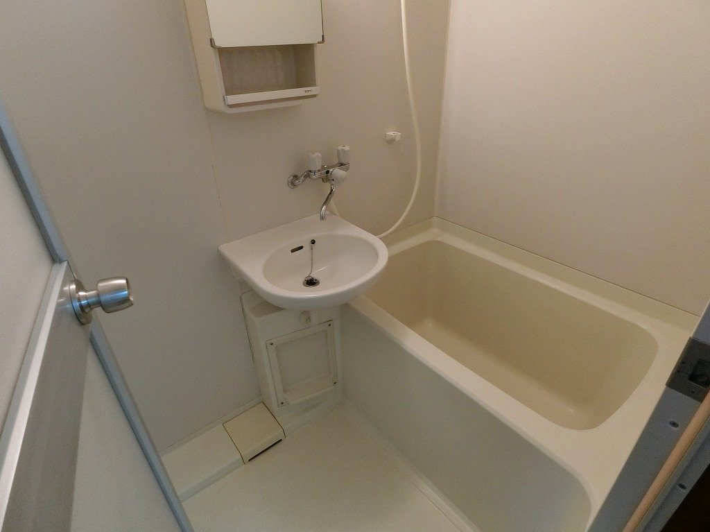 バス・シャワールーム　もちろんバストイレ別です。