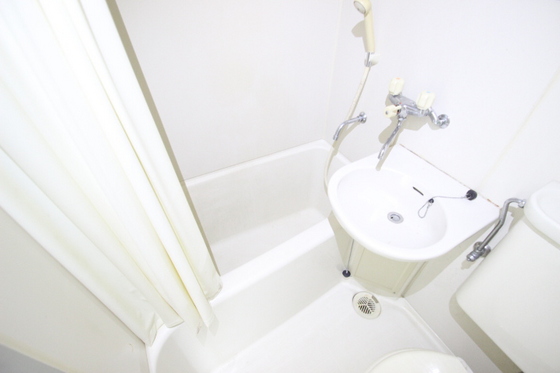 バス・シャワールーム　※別部屋の写真です