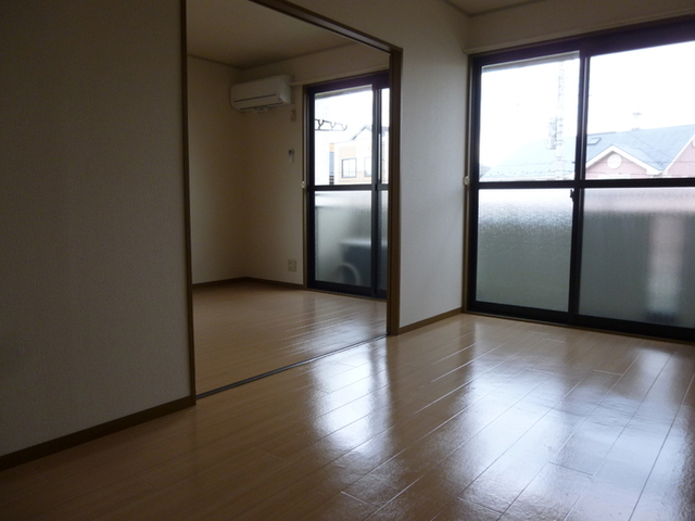 居室・リビング　居室全景