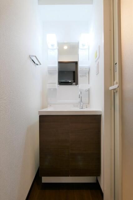 洗面設備　コンパクトで使いやすい洗面所