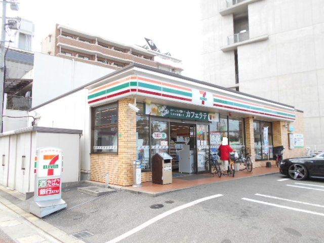 コンビニ　セブン-イレブン福岡港２丁目店（コンビニ）まで140m