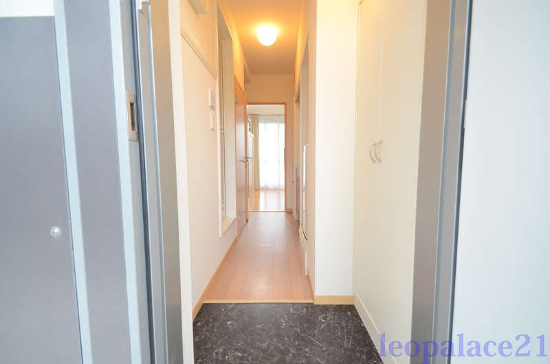 玄関　※写真と現物が異なる場合は現物を優先いたします。