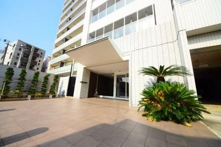 エントランス　★駅徒歩６分　エレベータ付きマンション★