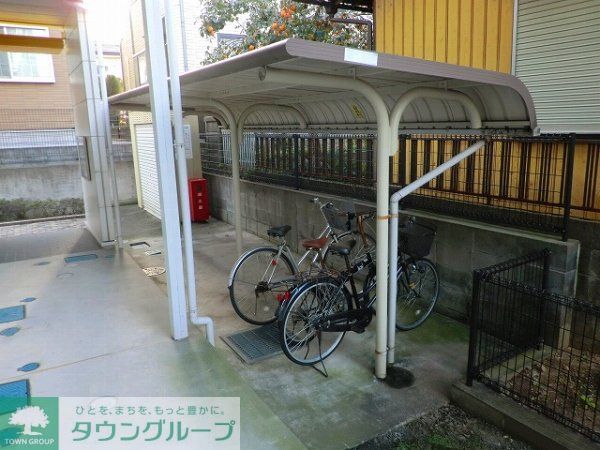 その他　屋根付き駐輪場