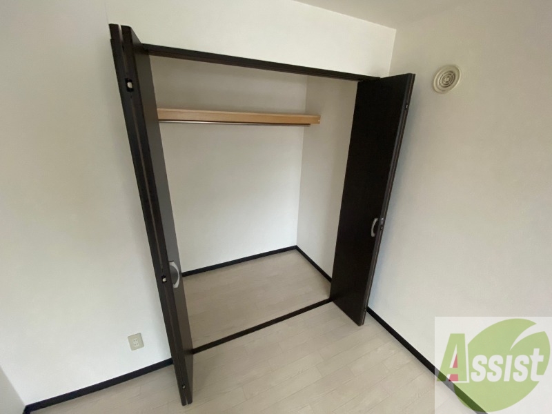 収納　クローゼットは奥行きもあり、荷物が多い方でも安心です。