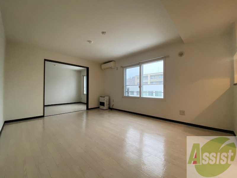 居室・リビング　広くてキレイなお部屋が広がっていて、充実した生活が送れそう。