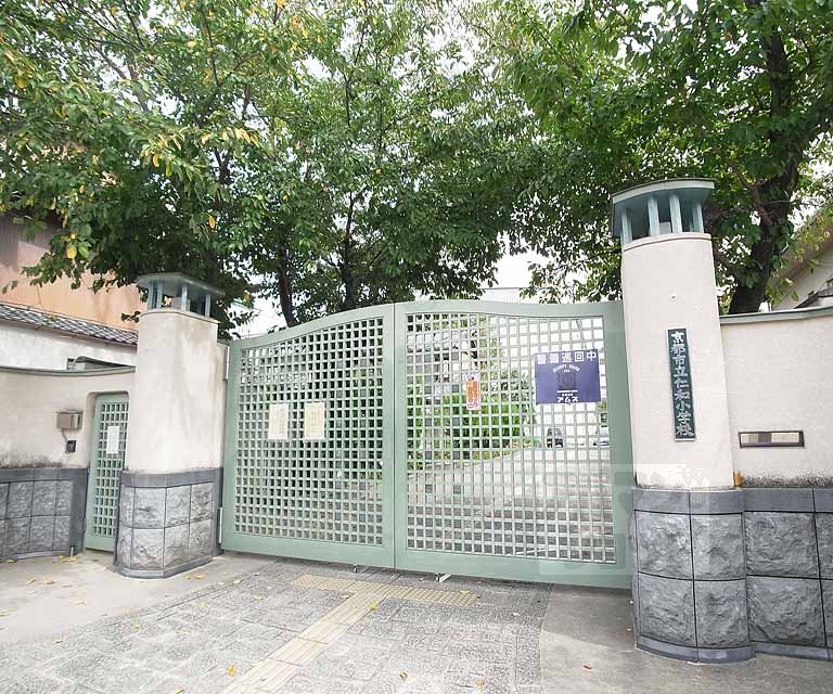 小学校　仁和小学校（小学校）まで619m