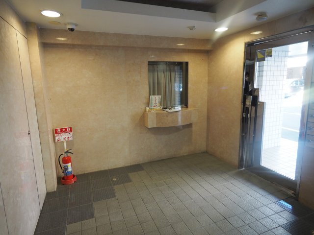 エントランス　最寄駅徒歩4分