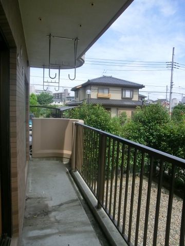 バルコニー　日当りの良いバルコニー