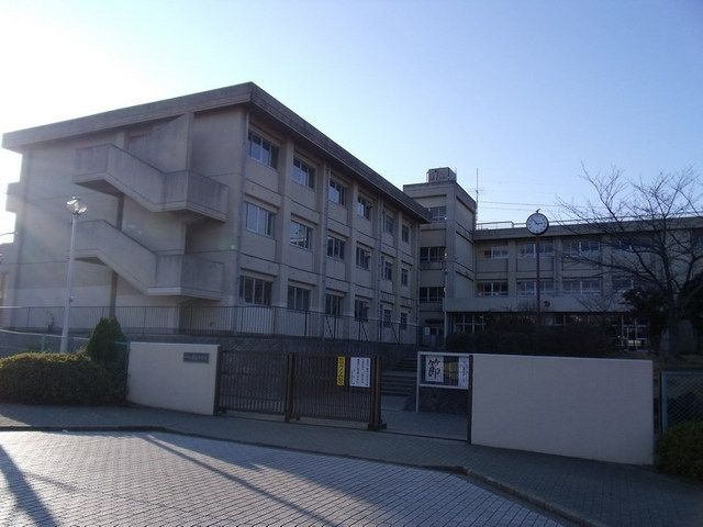 中学校　泉谷中学校（中学校）まで283m