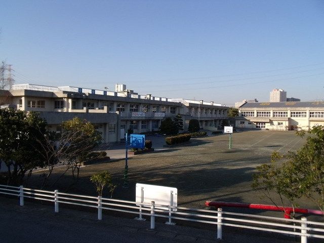 小学校　泉谷小学校（小学校）まで311m