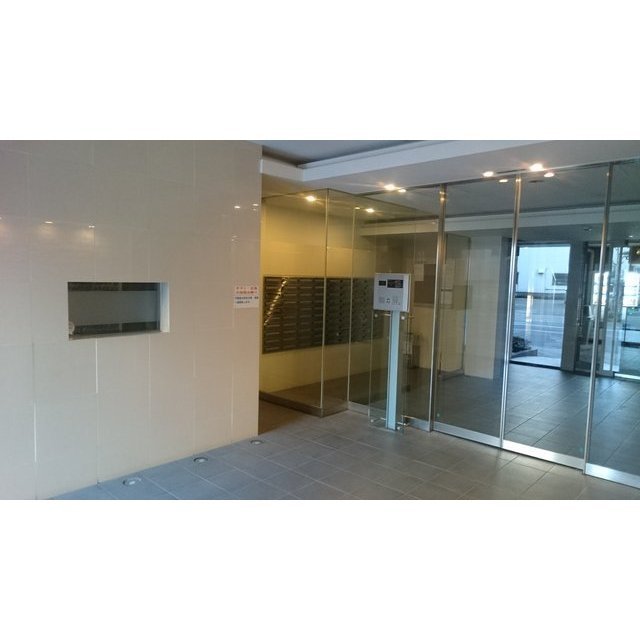 エントランス　落ち着いたエントランスです