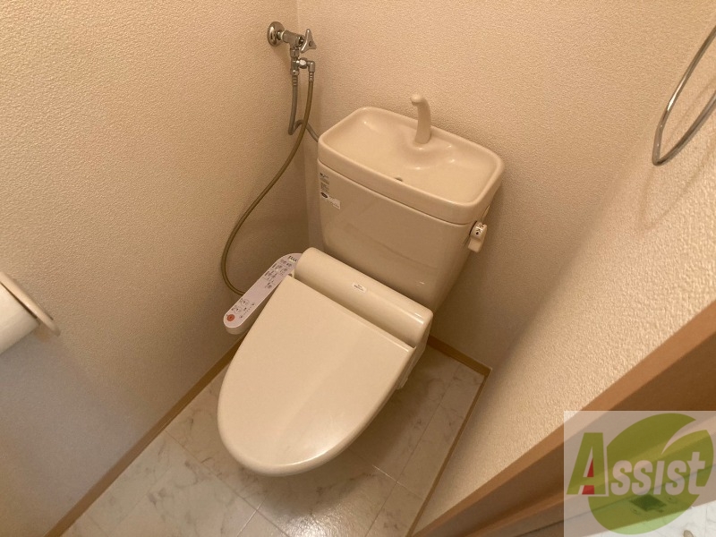 トイレ　ウォシュレットがついたトイレです。安心して使用できますね。