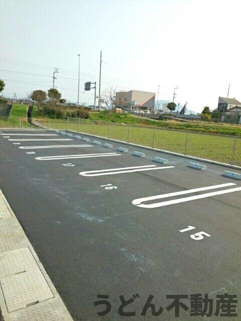 駐車場　うどん県のお部屋探しはうどん不動産へ うどんちゃんとLINE