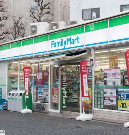 コンビニ　ファミリーマート世田谷新町店（コンビニ）まで191m