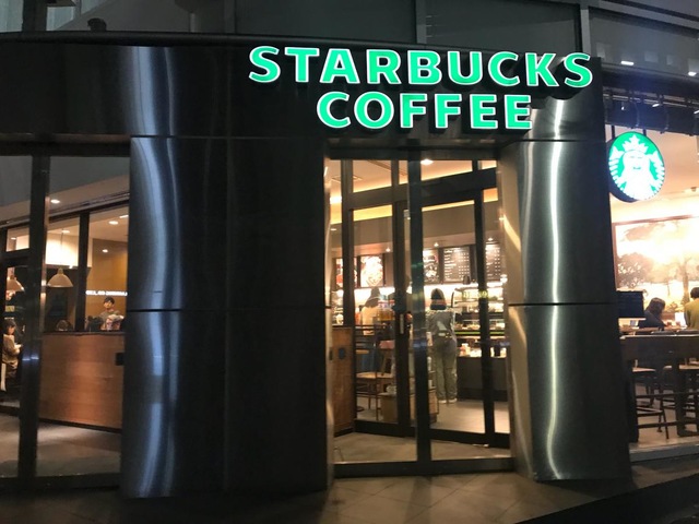 飲食店　スターバックスコーヒー北参道店（飲食店）まで356m