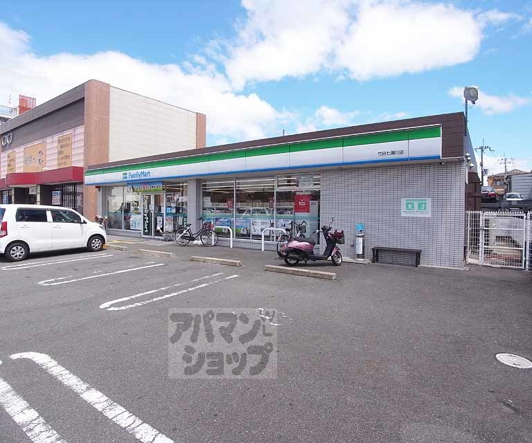 コンビニ　ファミリーマート 竹田七瀬川店（コンビニ）まで202m