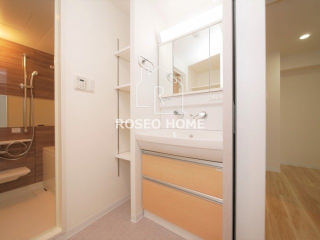 洗面設備　同マンション別部屋：参考写真
