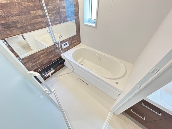 バス・シャワールーム　※別部屋の写真です