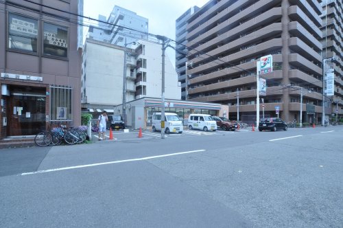 コンビニ　セブンイレブン難波中3丁目店（コンビニ）まで232m