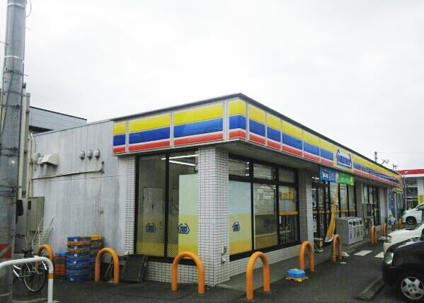 コンビニ　ミニストップ三島梅名店（コンビニ）まで700m