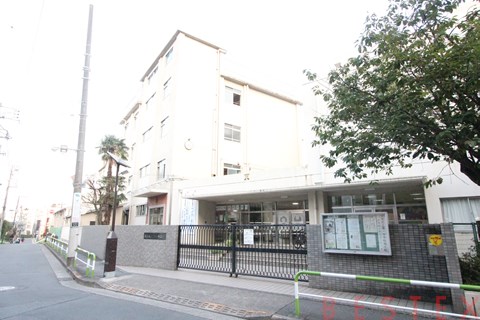 中学校　文京区立第一中学校（中学校）まで241m