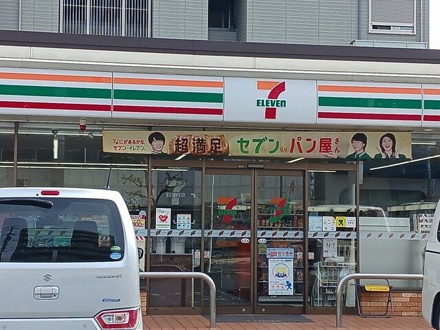 コンビニ　セブンイレブン（コンビニ）まで693m