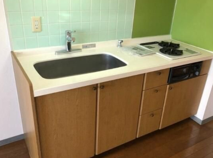 キッチン　別部屋の画像を使用しております。