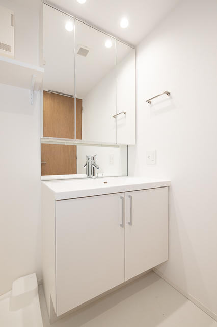 洗面設備　※写真は同タイプ住戸です。