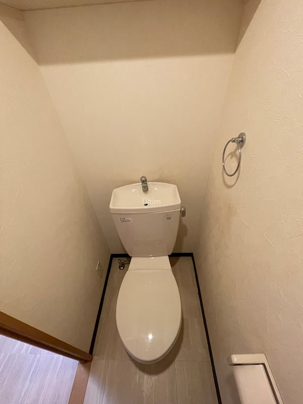 トイレ　別部屋のお写真です。ご参考までに！